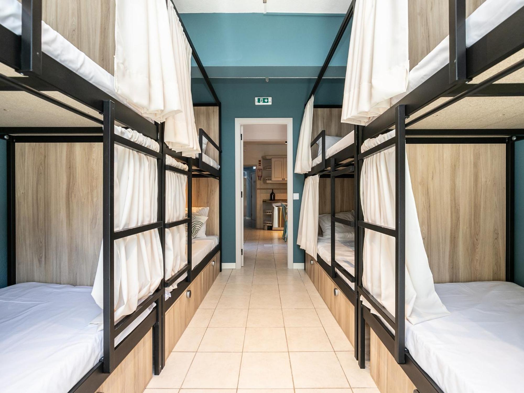 Walk In Airport Hostal *