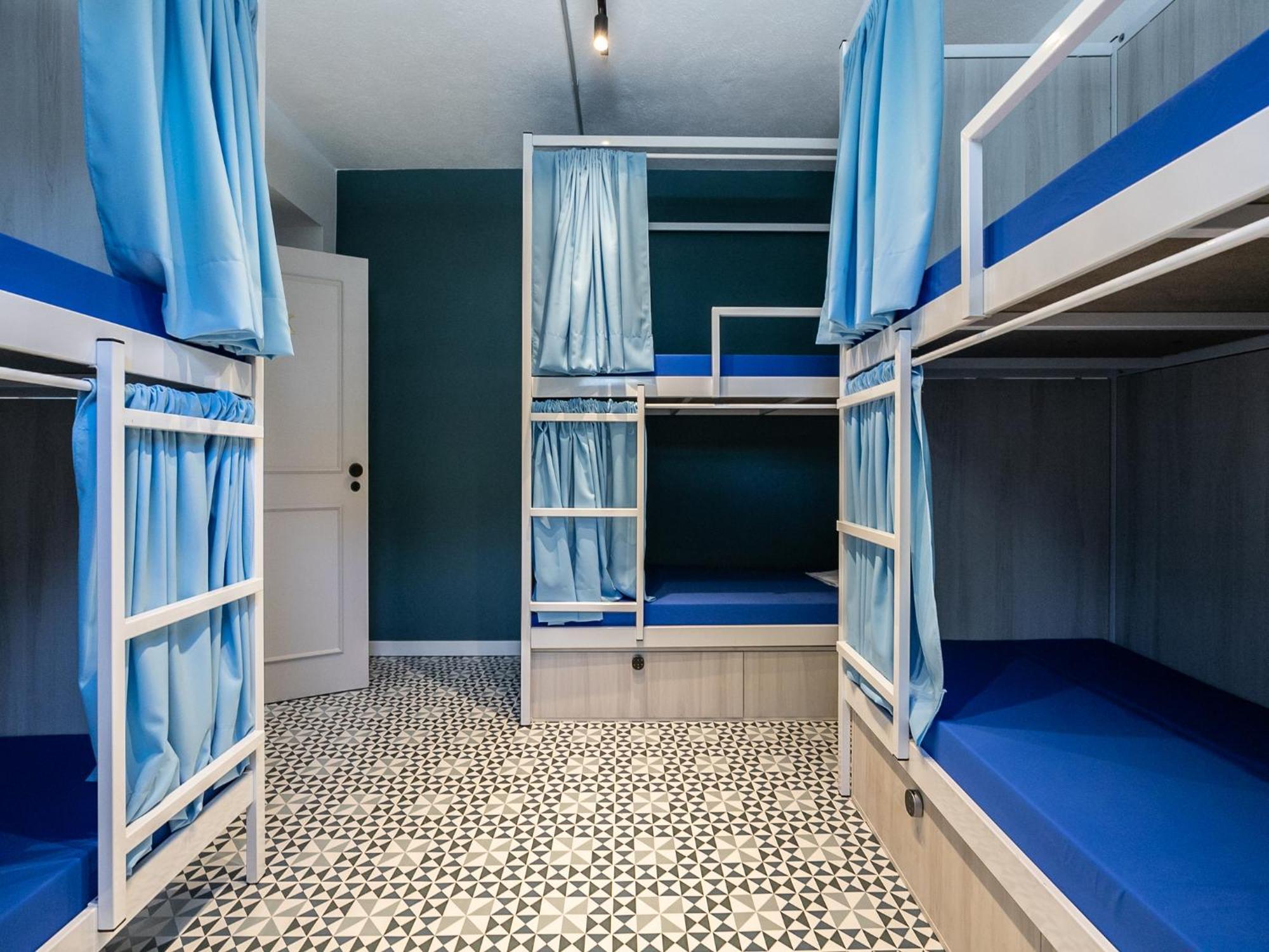 Walk In Airport Hostal