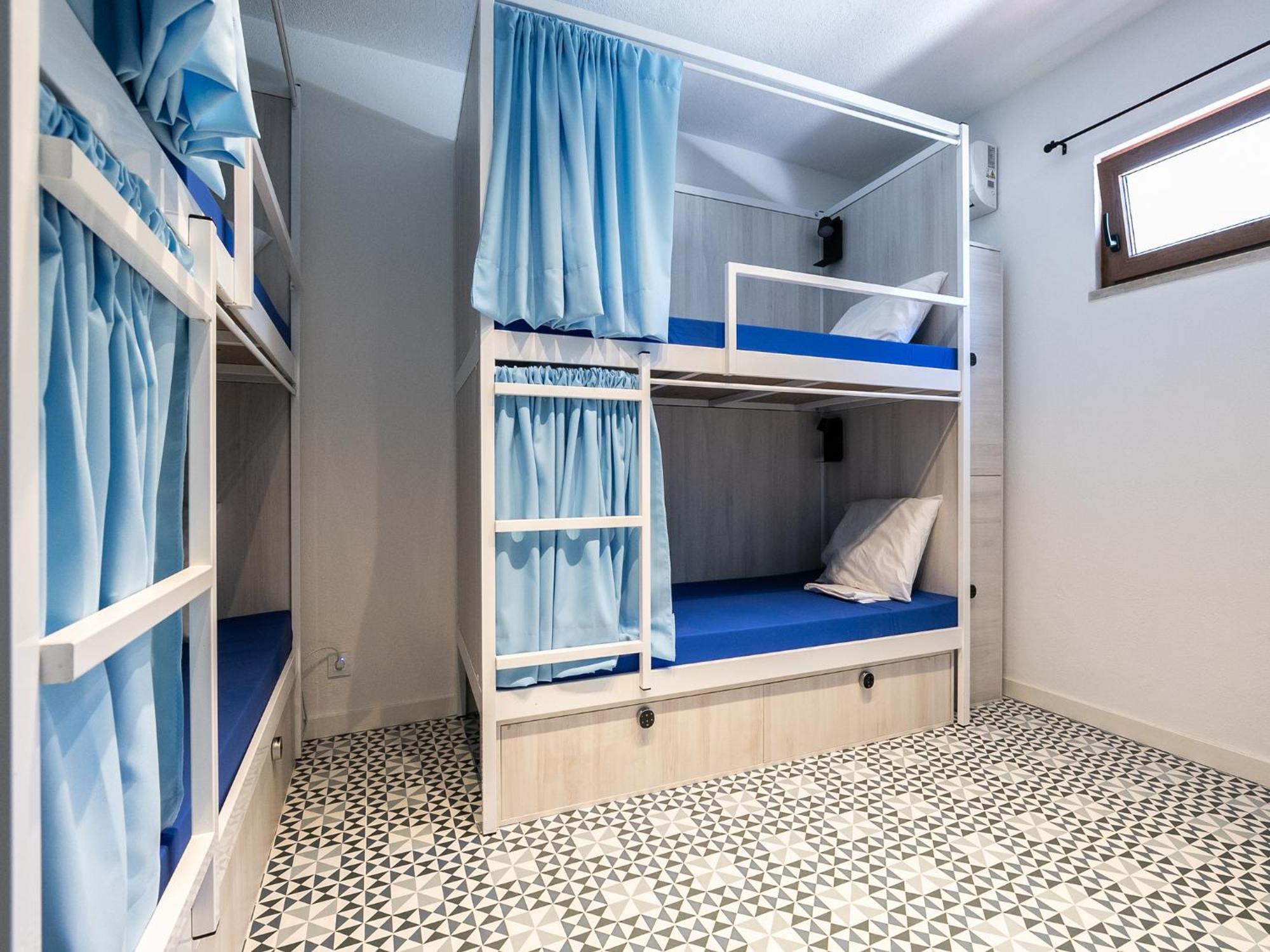Hostal Walk In Airport