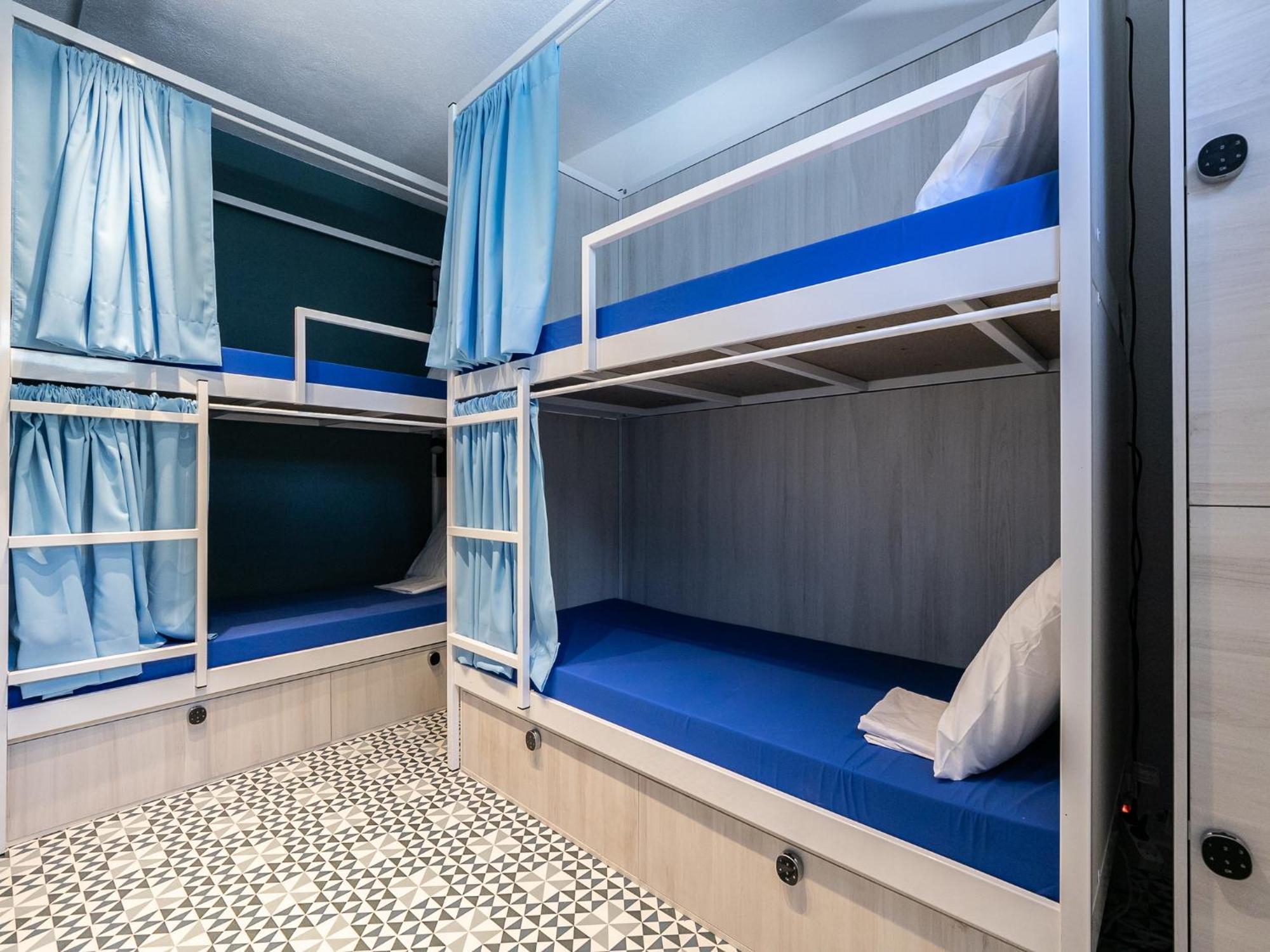 Walk In Airport Hostal *